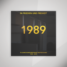 Laden Sie das Bild in den Galerie-Viewer, 1989 Acryldruck Schwarz