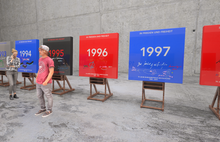 Laden Sie das Bild in den Galerie-Viewer, 1997